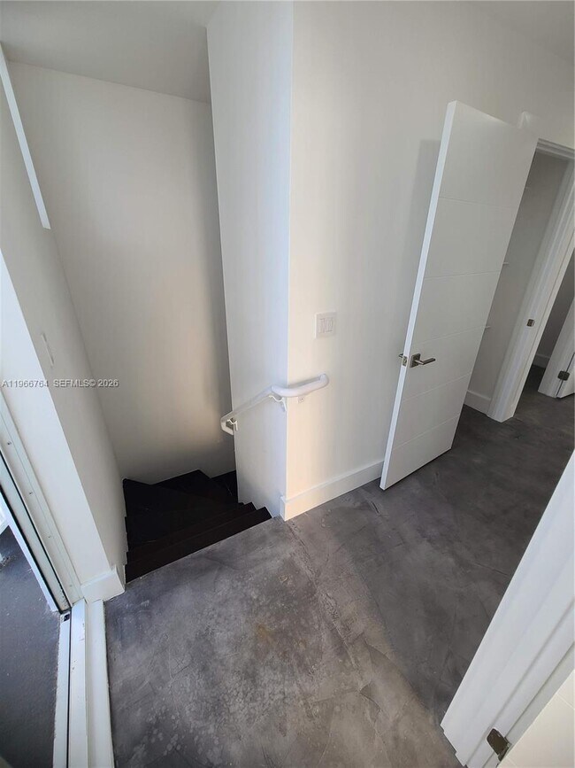 Building Photo - 825 Michigan Ave