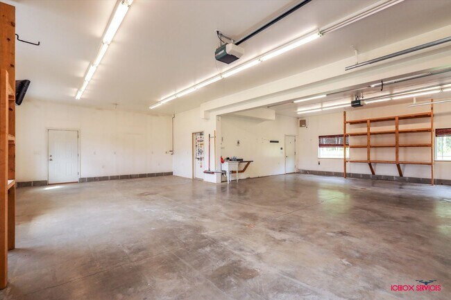 Building Photo - 2 BD, 2 BA Single-Family with Airstrip acc...