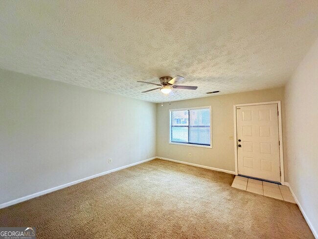 Building Photo - 102-102 Kimberly Way SW