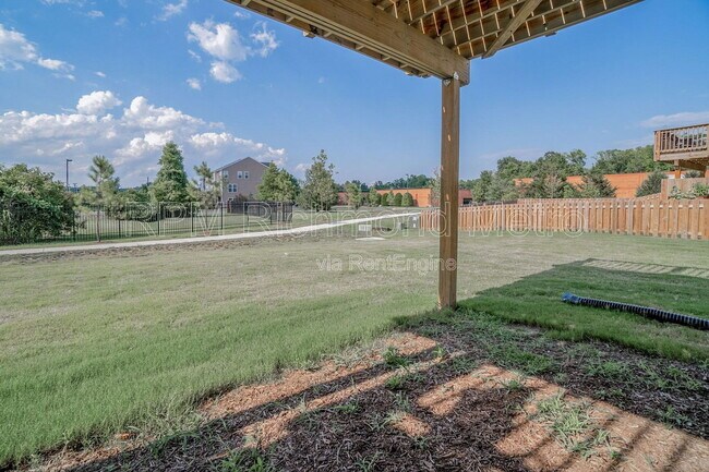 Building Photo - 1413 Kerr Dr