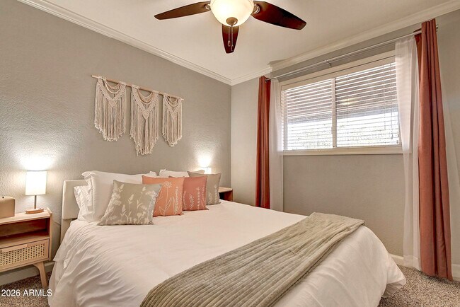 Building Photo - 1027 W 19th St