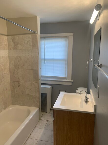 Building Photo - 2922 E Cold Spring Ln