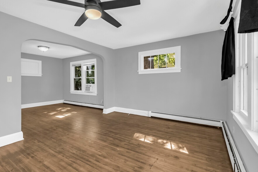Building Photo - 1462 Carroll Ave
