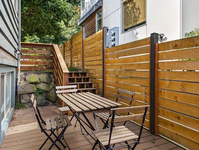 Building Photo - Discover Your Dream Home in a Quiet Seattle Oasis!