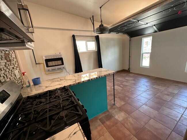 Building Photo - 3822 Polaris Dr