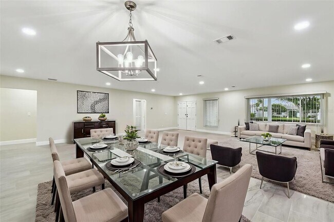 Building Photo - 3938 Versailles Dr