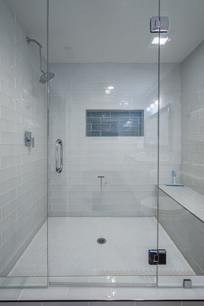 Building Photo - 2617 Caladium Dr NE