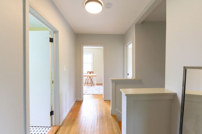 Building Photo - 4 Bedroom Colonial Home in Williamstown