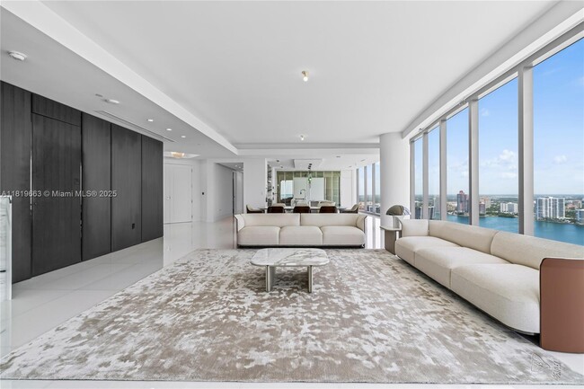 Building Photo - 17975 Collins Ave