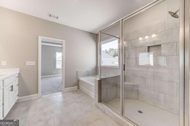 Building Photo - 1060 River Park Dr