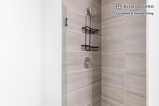 Building Photo - 460 W Chicago Ave