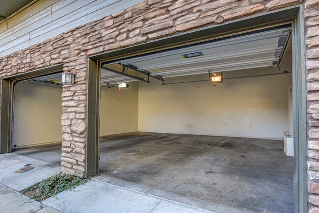 Building Photo - Boulder Park Townhome for Rent