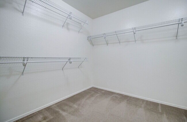 Building Photo - 5659 S 239th Dr