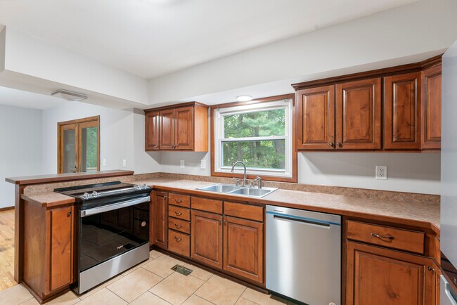 Building Photo - 1437 Wisconsin Ave N