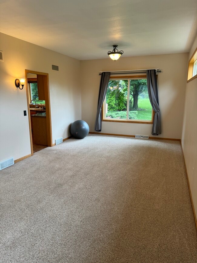 Building Photo - 506 Traveler Ln