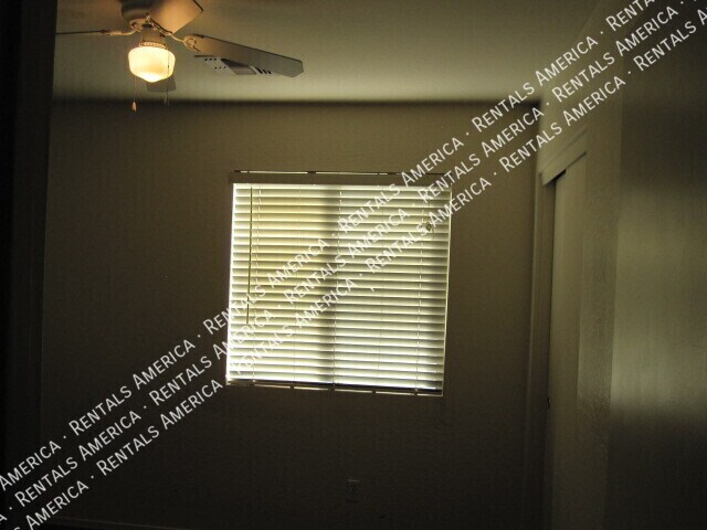 Building Photo - 427 S Sabrina