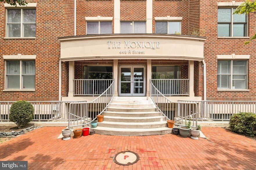 Building Photo - 449 R St NW