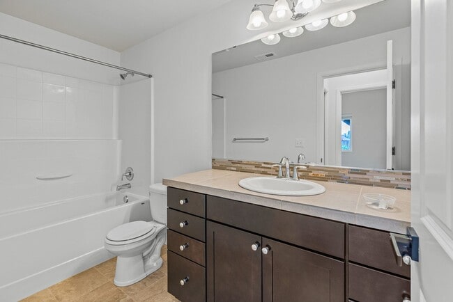 Building Photo - Immediately available 4-bedroom 3.5 bath