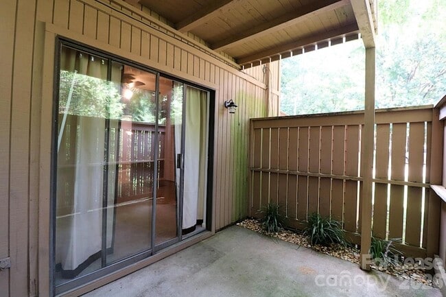 Building Photo - 1645 Cedarview Ct