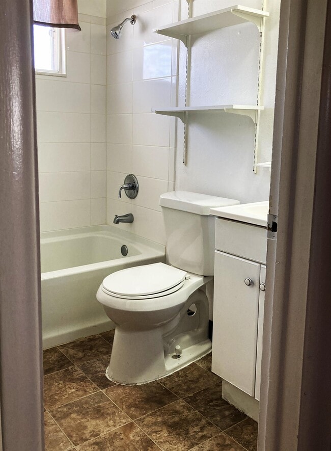 Building Photo - 1421 McArthur Ave