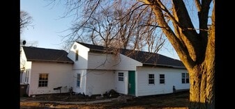 Building Photo - 905 N Somonauk Rd