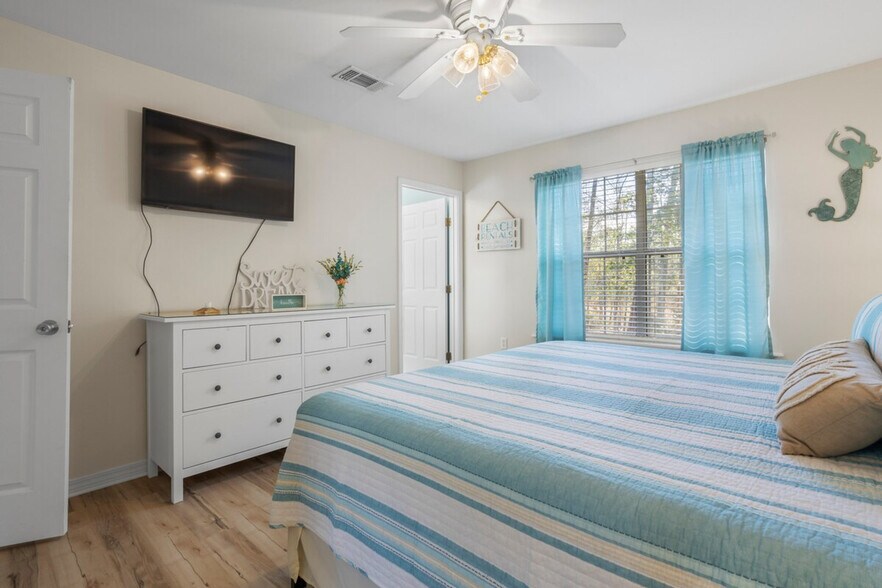 Building Photo - 309 Julia St