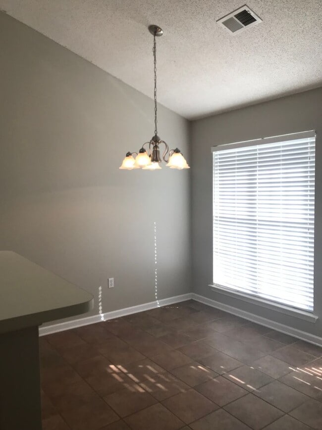 Building Photo - Olive Branch - 3 Bedroom, 2 Full bath Split Plan with Patio and Wood Privacy Fenced in Yard - Ove...