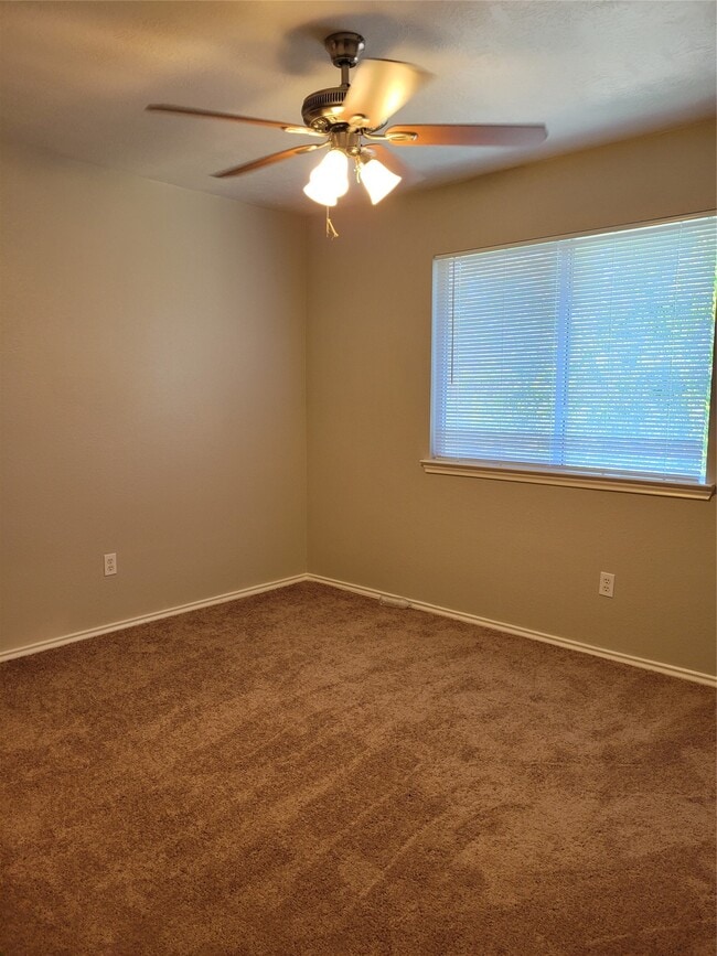 Building Photo - 6055 Green Heather Ln