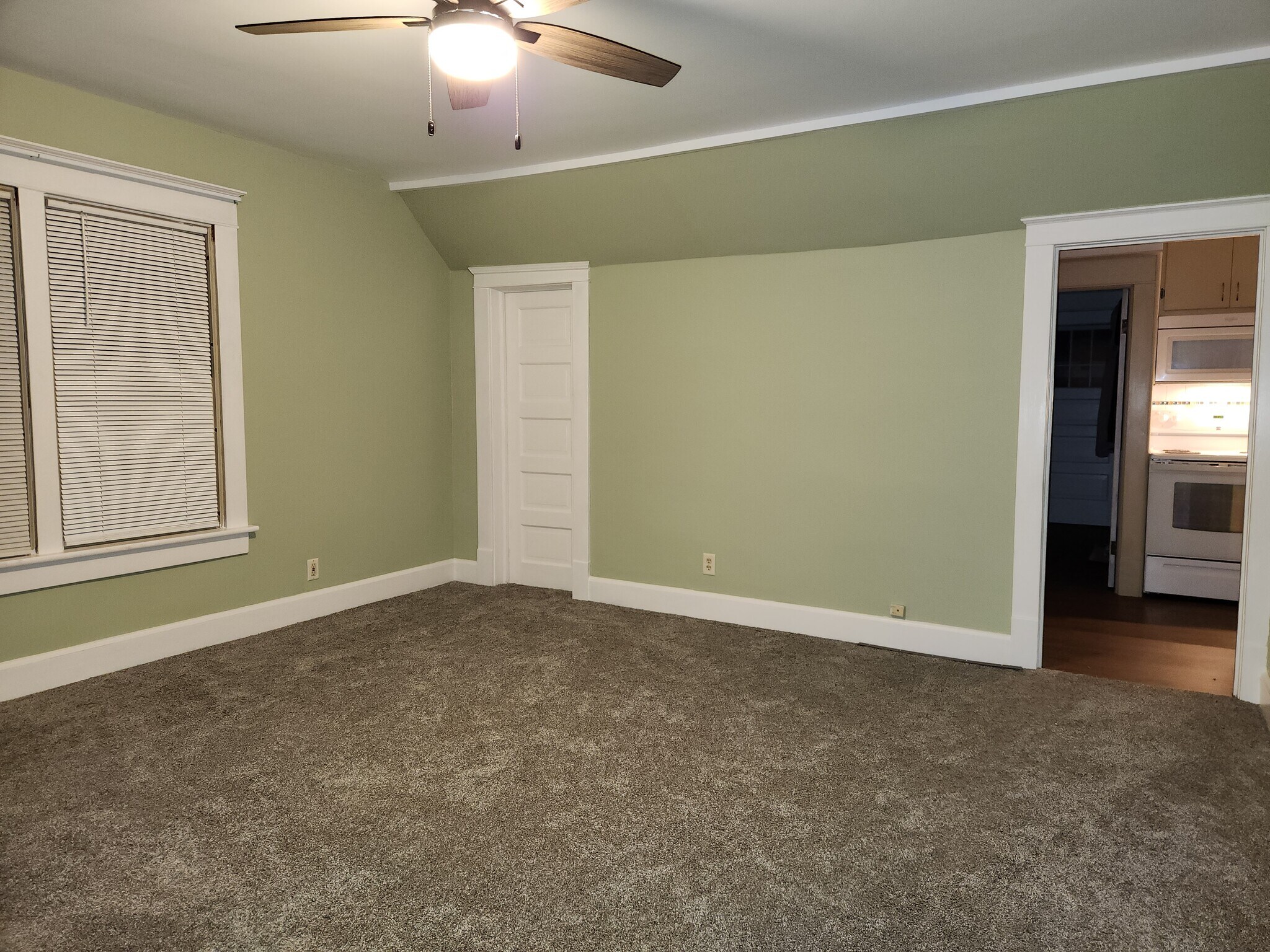 Building Photo - 614 Isabella St