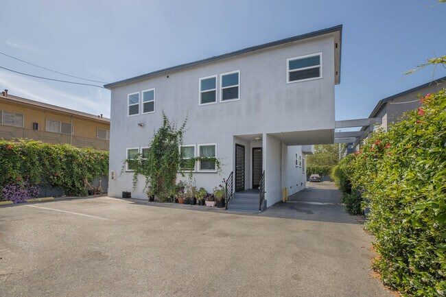 Building Photo - 1260 W 39th St