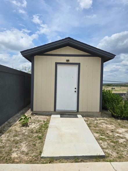Building Photo - 7108 EL MESON DR