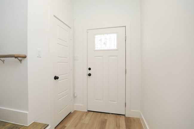 Building Photo - For Lease | 4 Bed, 2.5 Bath | 1,450 Sq Ft |