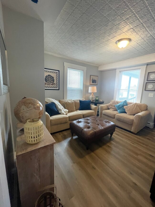 Building Photo - 188 Wilson St