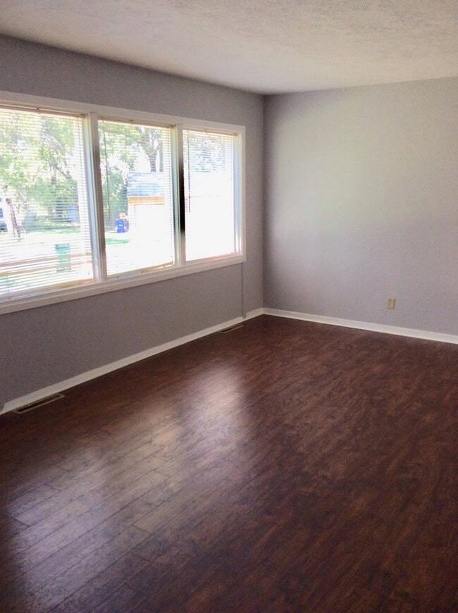 Building Photo - Beautifully redone 3 bedroom home in Grand...