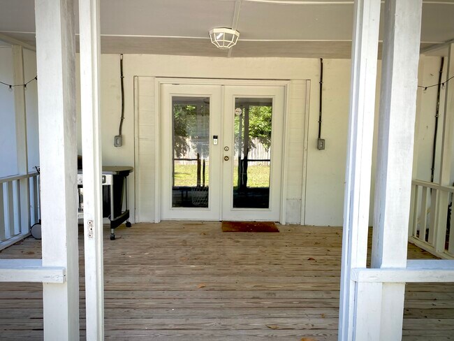 Building Photo - 420 Stonehenge Dr