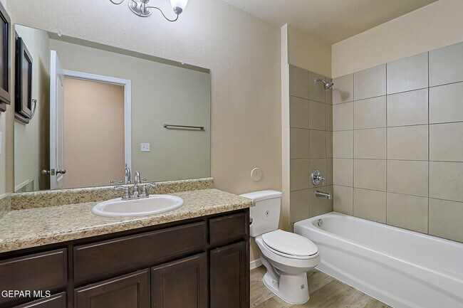 Building Photo - 14321 Paraiso Dr