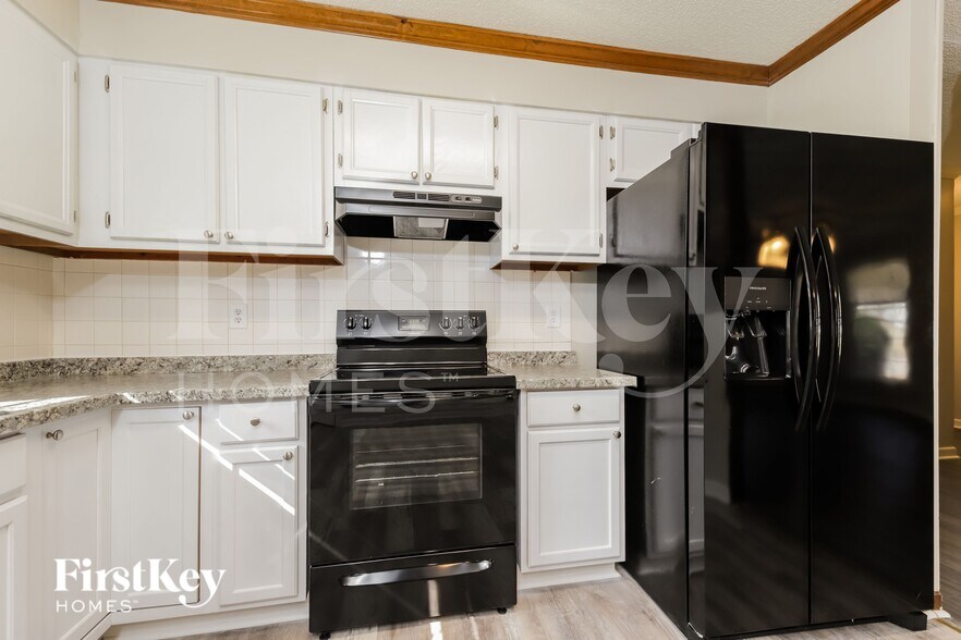 Building Photo - 2016 Claxton Dr SW