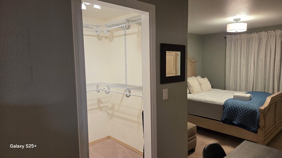 Building Photo - 6970 California Ave SW