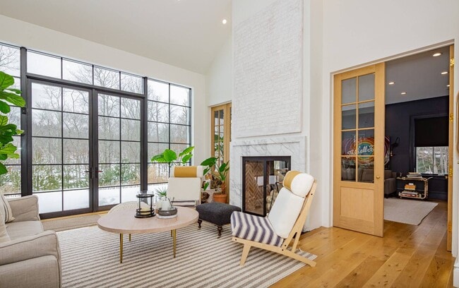 Building Photo - 13 Hilltop Ln