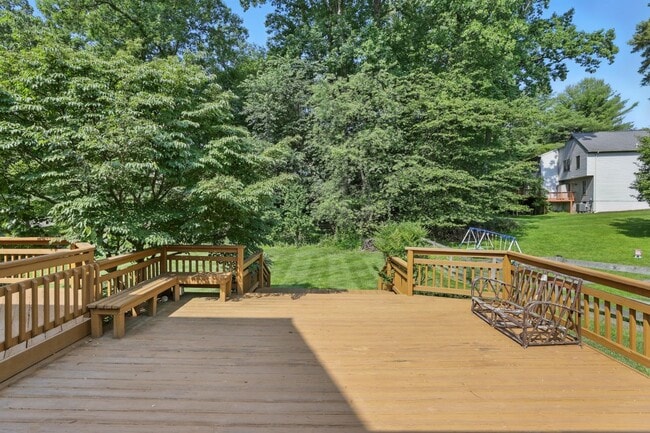 Building Photo - 14720 Peachwood Dr