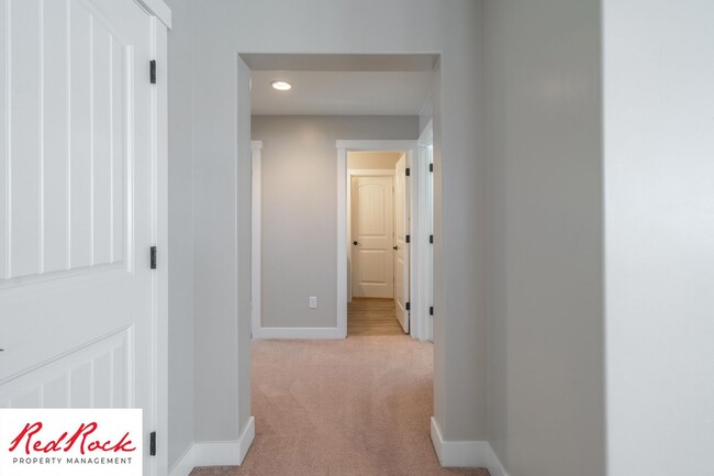 Building Photo - 4 Bedroom Spacious St. George Home with Large Backyard