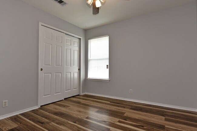 Building Photo - GREAT SINGLE STORY HOME | GATED COMMUNITY | NO CARPETS | CLOSE TO BANDERA & TEZEL RD | SHOPPING &...