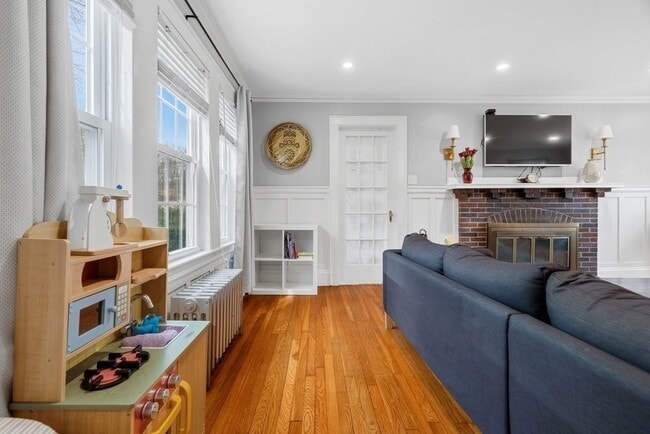 Building Photo - 859 Fellsway W