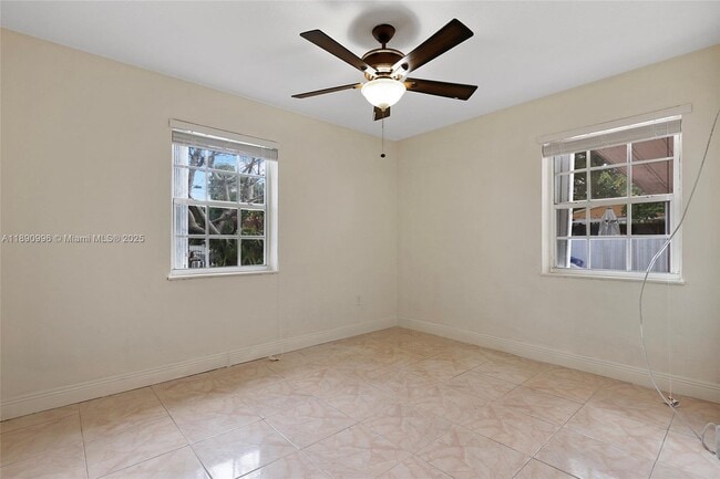Building Photo - 450 NW 40th Ct