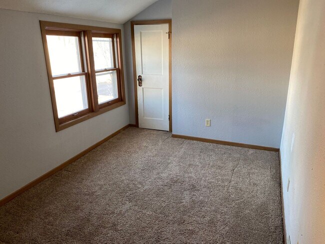 Building Photo - 524 S 3rd Ave