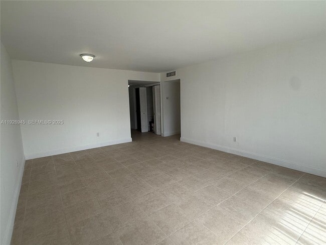 Building Photo - 15205 NE 6th Ave