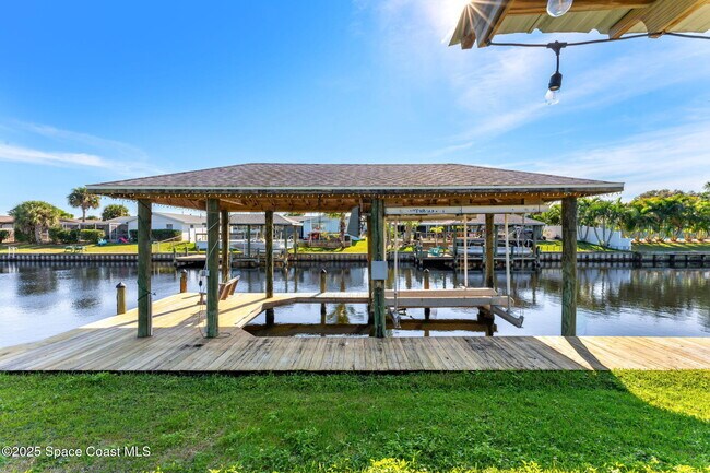 Building Photo - 445 Diana Blvd