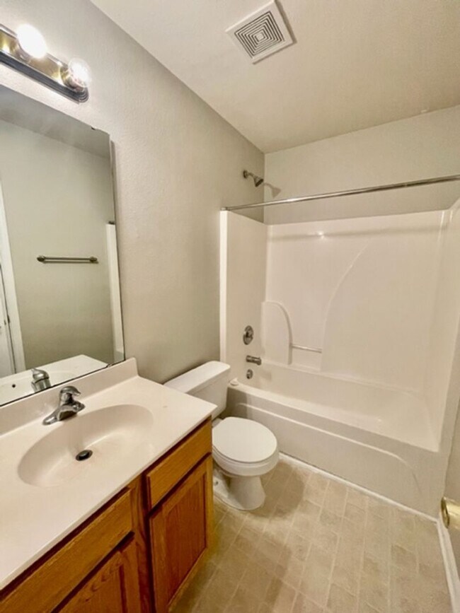 Building Photo - Welcome to the Adorable 3 bedroom 2 bath 1 car garage Home, located in the vibrant city of Charlo...