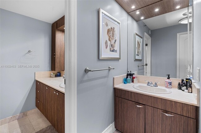 Building Photo - 1201 S Ocean Dr