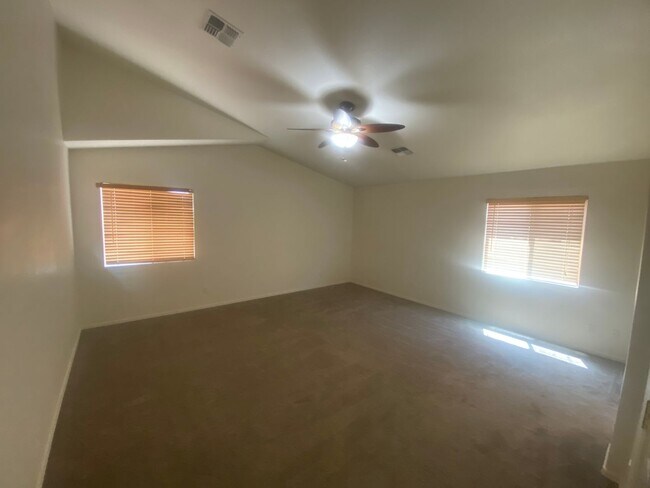 Building Photo - Stunning Home in Kingman – Spacious, Moder...